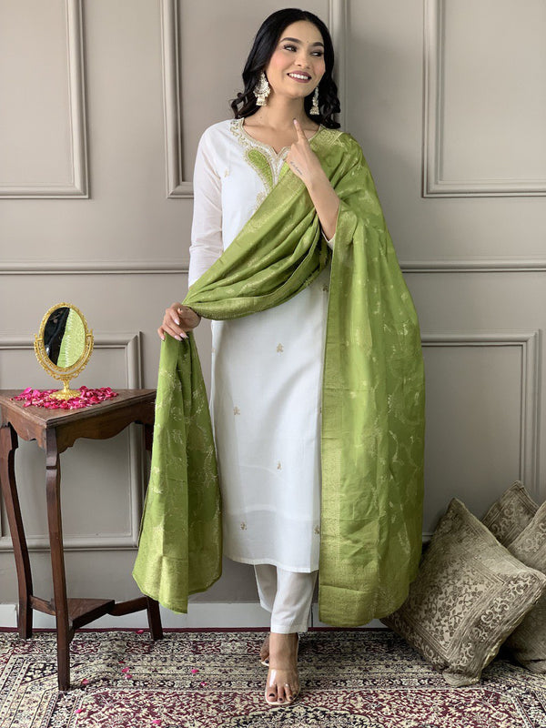 SakhiTrends Present Trendy women Viscose Embroidered Kurta with Jaccard Duppata