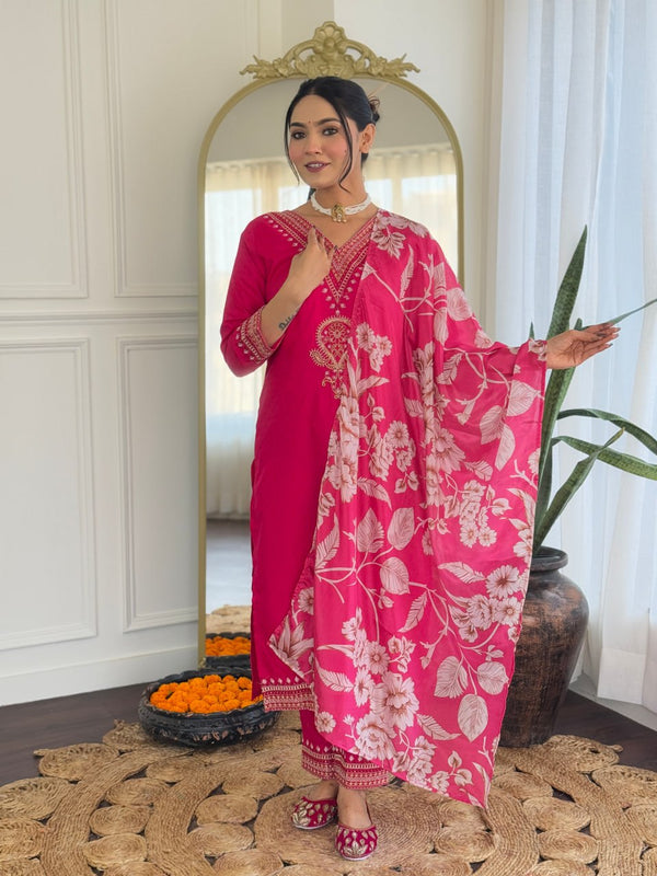 SakhiTrends Women Embroidery Rani  Kurta With Viscose Rayon Pant With Teby Dupatta