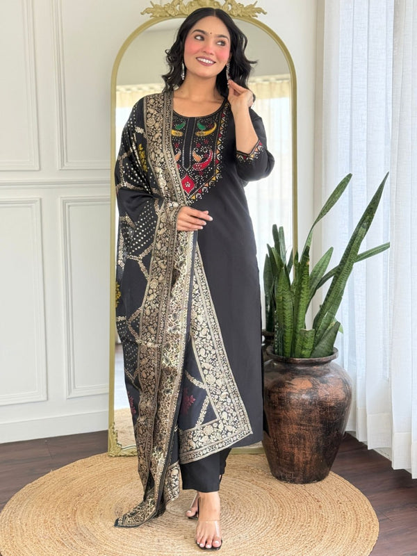 SakhiTrends Women Embroidery Black Kurta With Roman Silk Pant With Jaccard Duppata